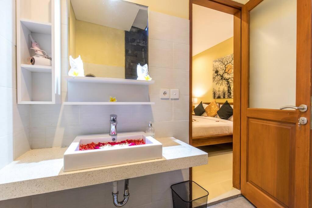 Villa Hitam Putih Legian Bali Seminyak Exterior foto